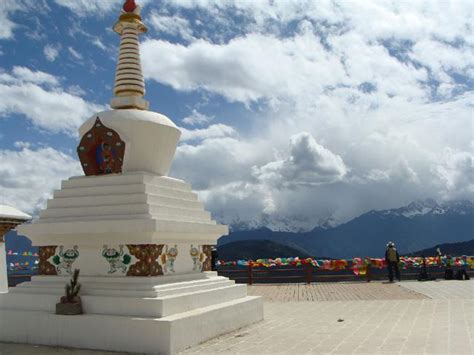 雲南飛來寺在哪裏：探秘古寺的傳奇與地理位置